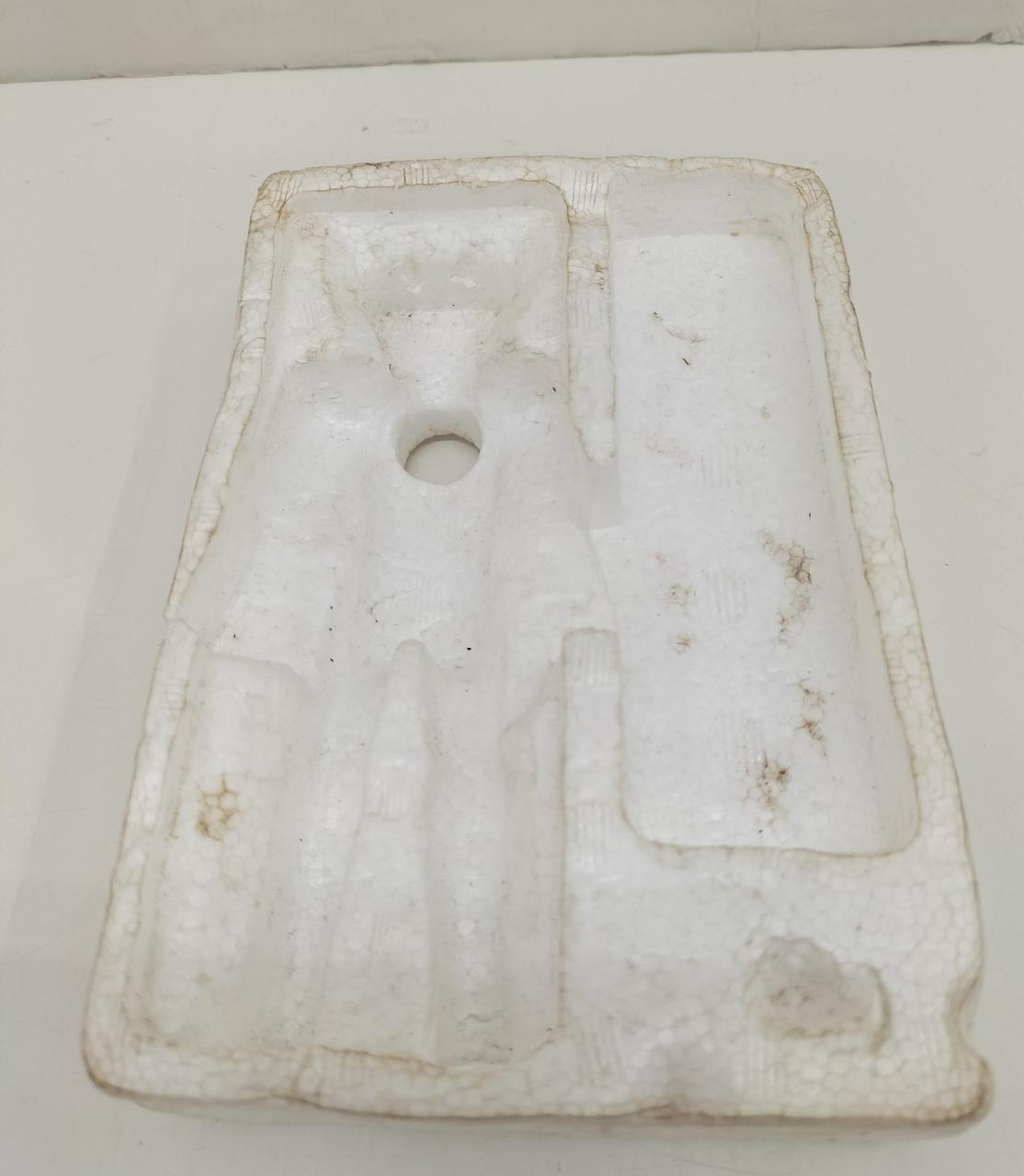 発泡スチロール変色しています。