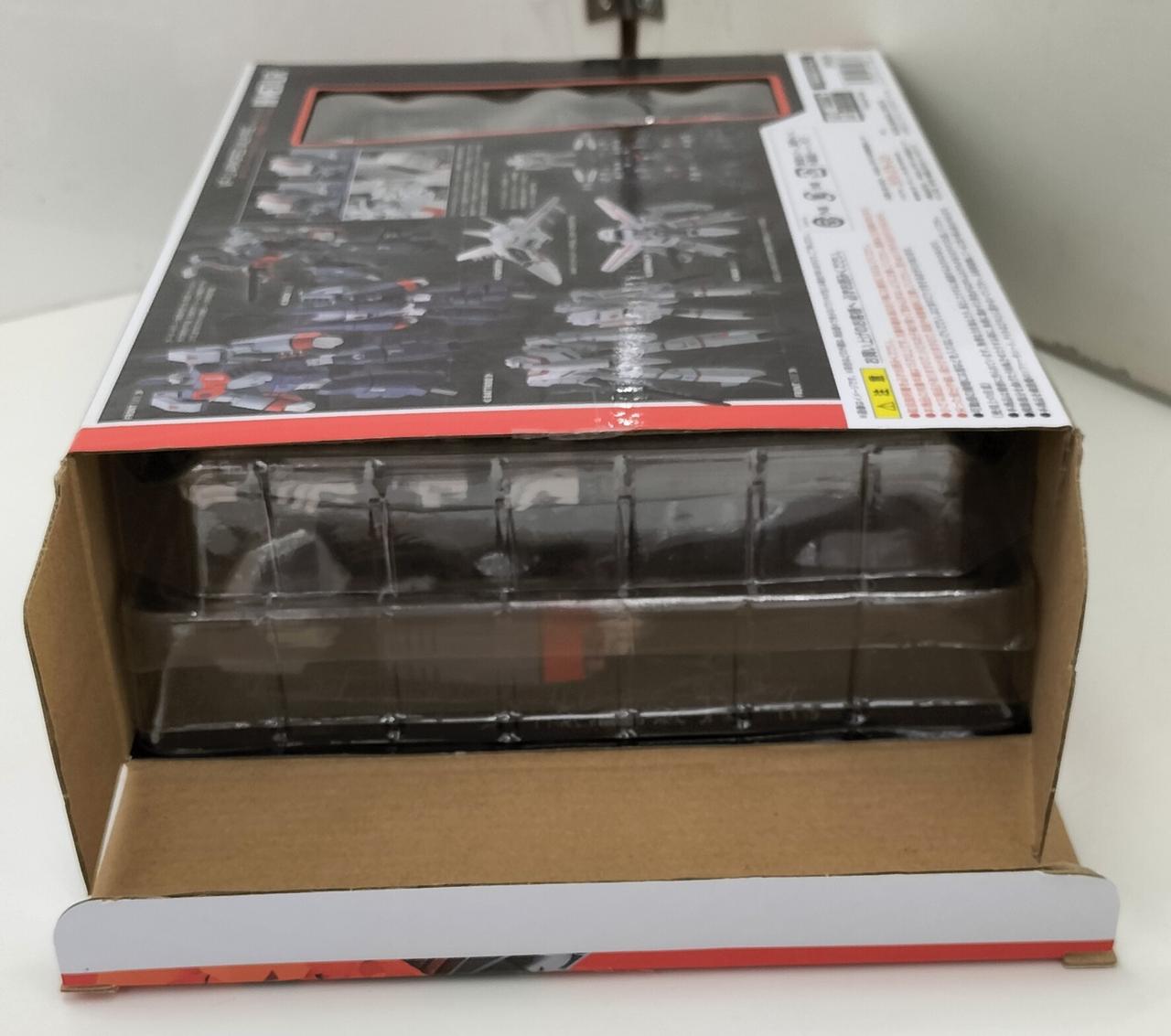 箱の中もタバコの臭い付いております。