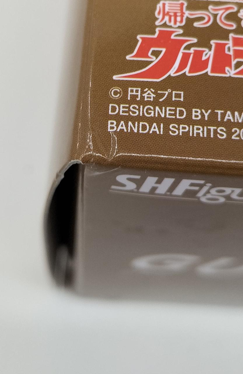 角に凹みがあります