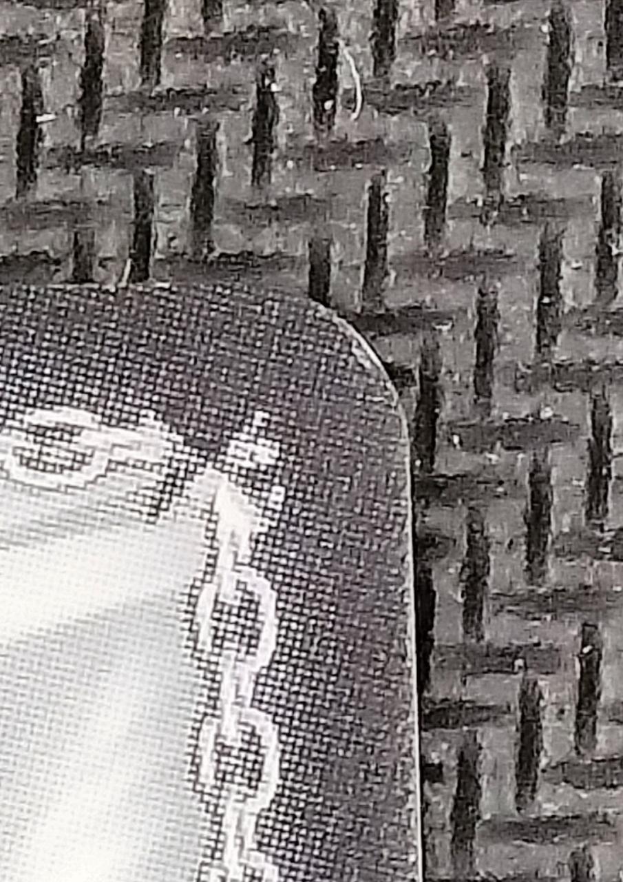 裏面の右上角に傷があります