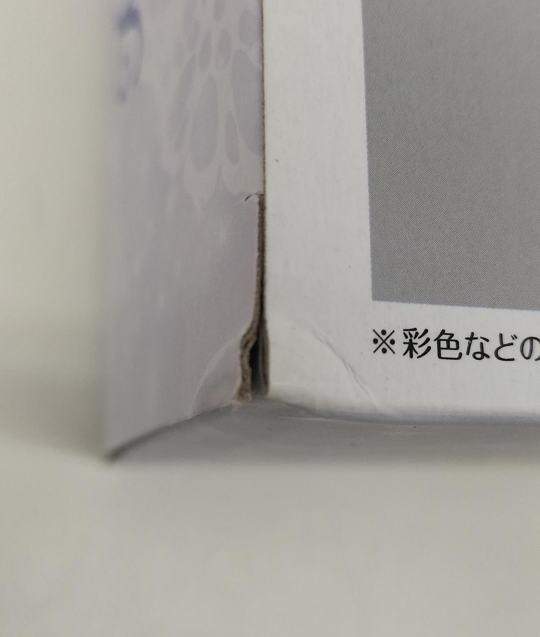 裏面左下の角に潰れあります