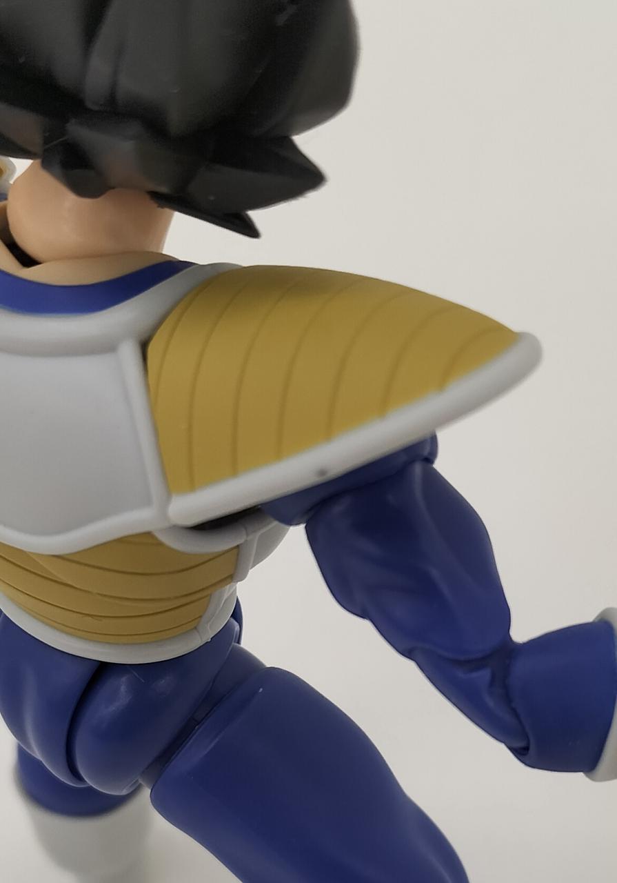 肩当ての所に黒い汚れあり