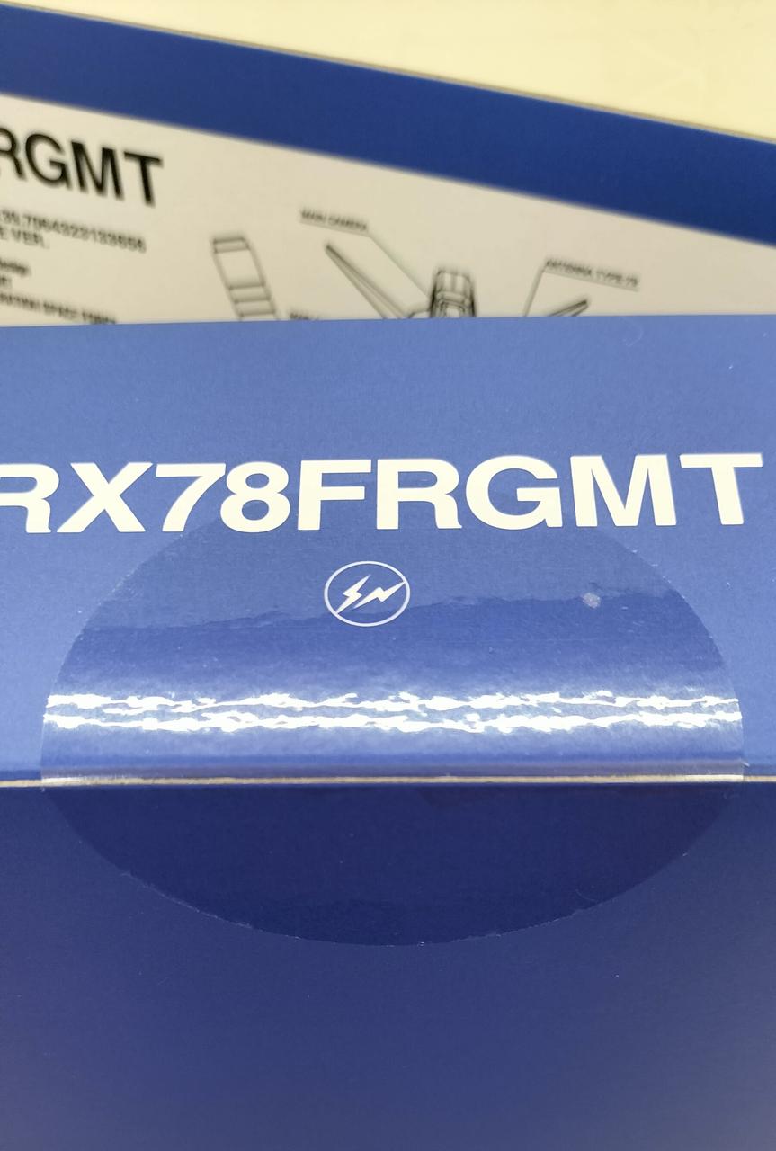 テープ止めされています。指紋や汚れなし