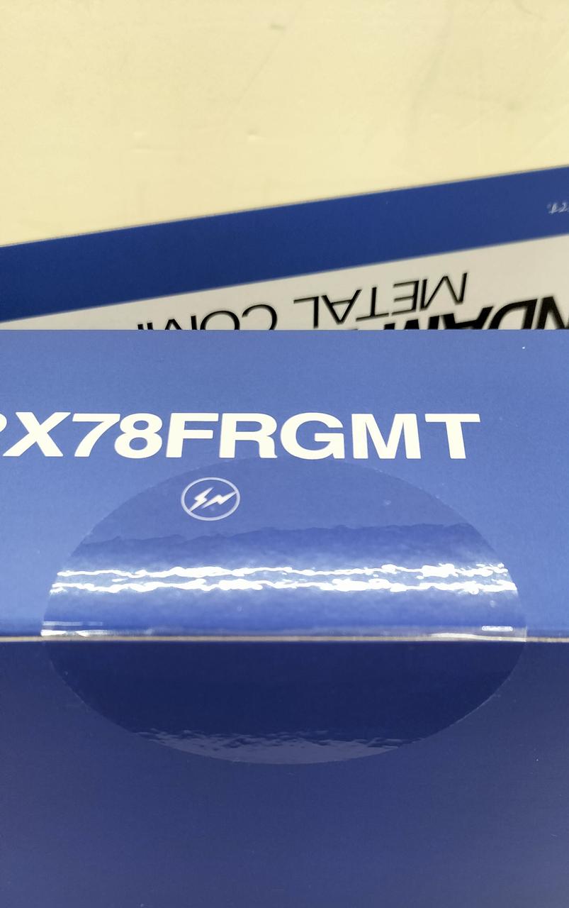 テープ止めされています。指紋や汚れなし