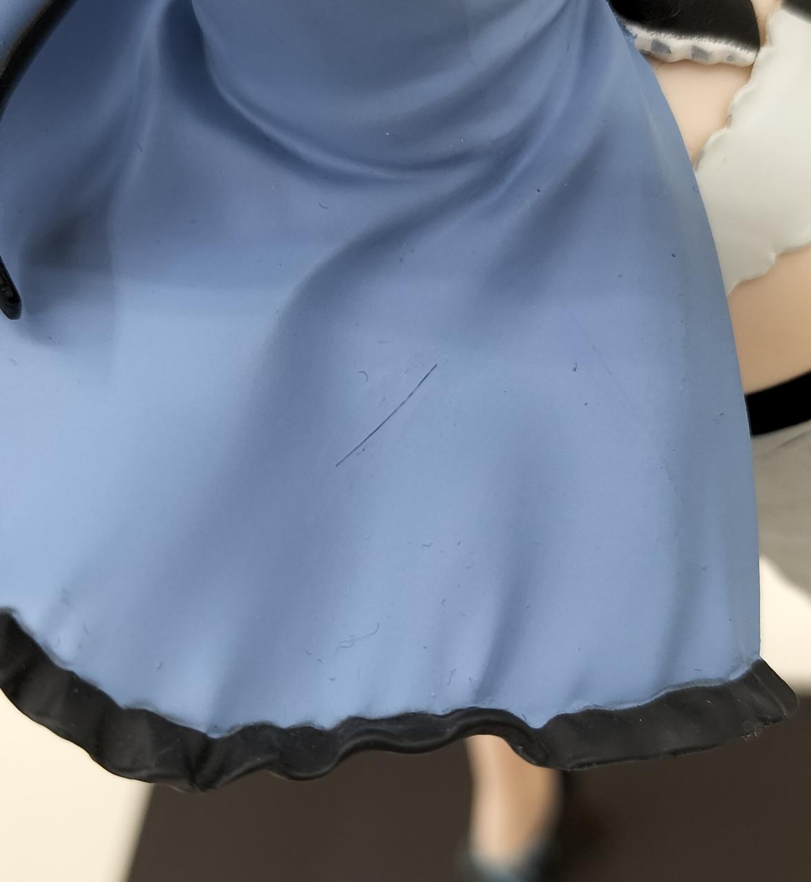 服にキズあり