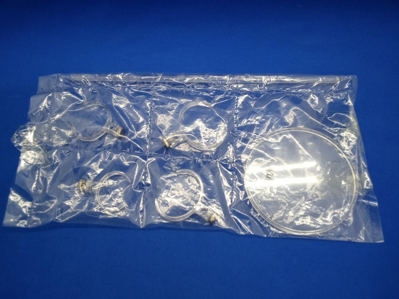 ディスプレイ台座は未開封品です。