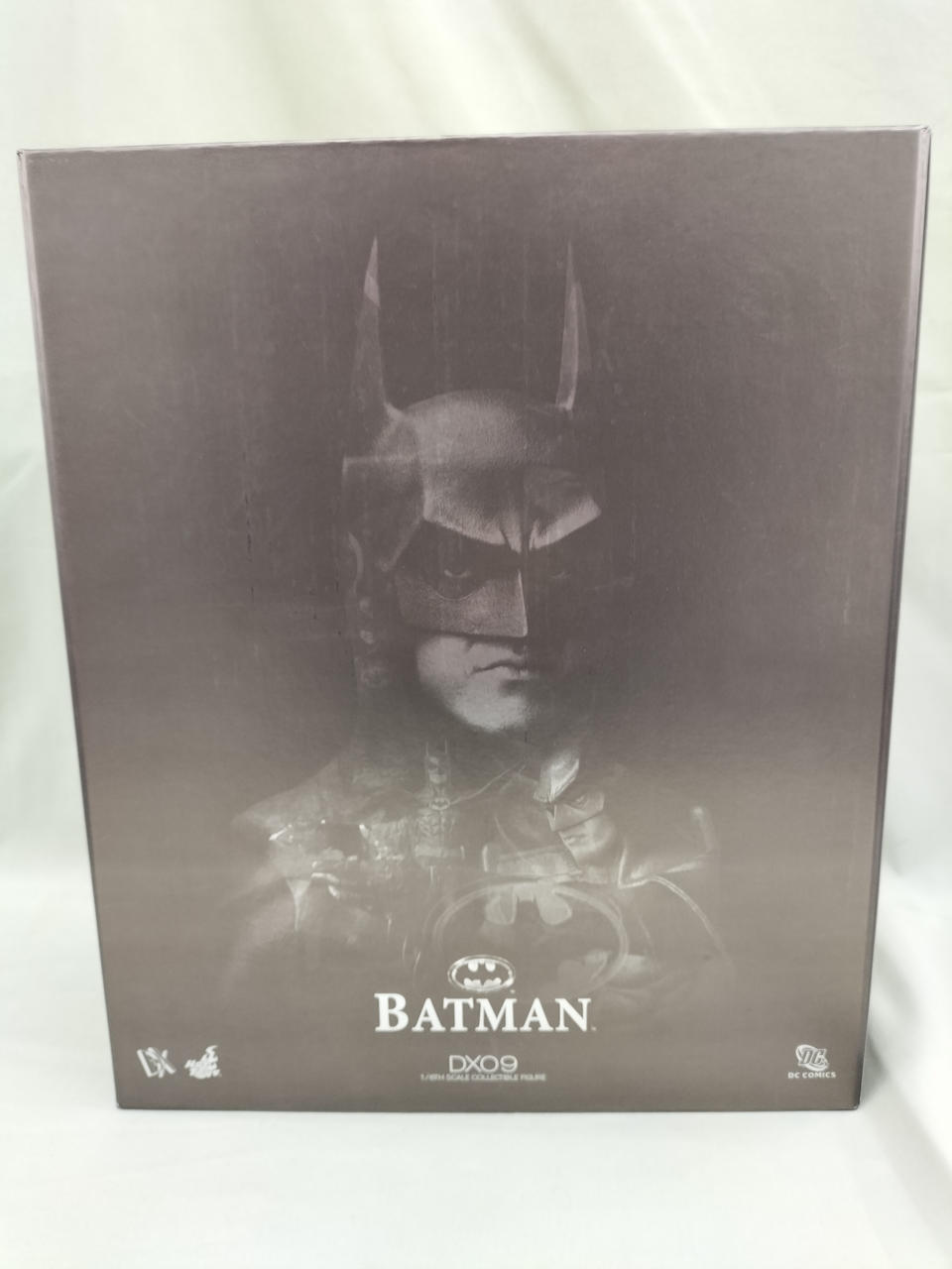 【新品中箱未開封品・外箱付】ホットトイズ DX09 バットマン 1/6フィギュア 新品中箱未開封品・外箱付】ホットトイズ DX09 バットマン 1/6