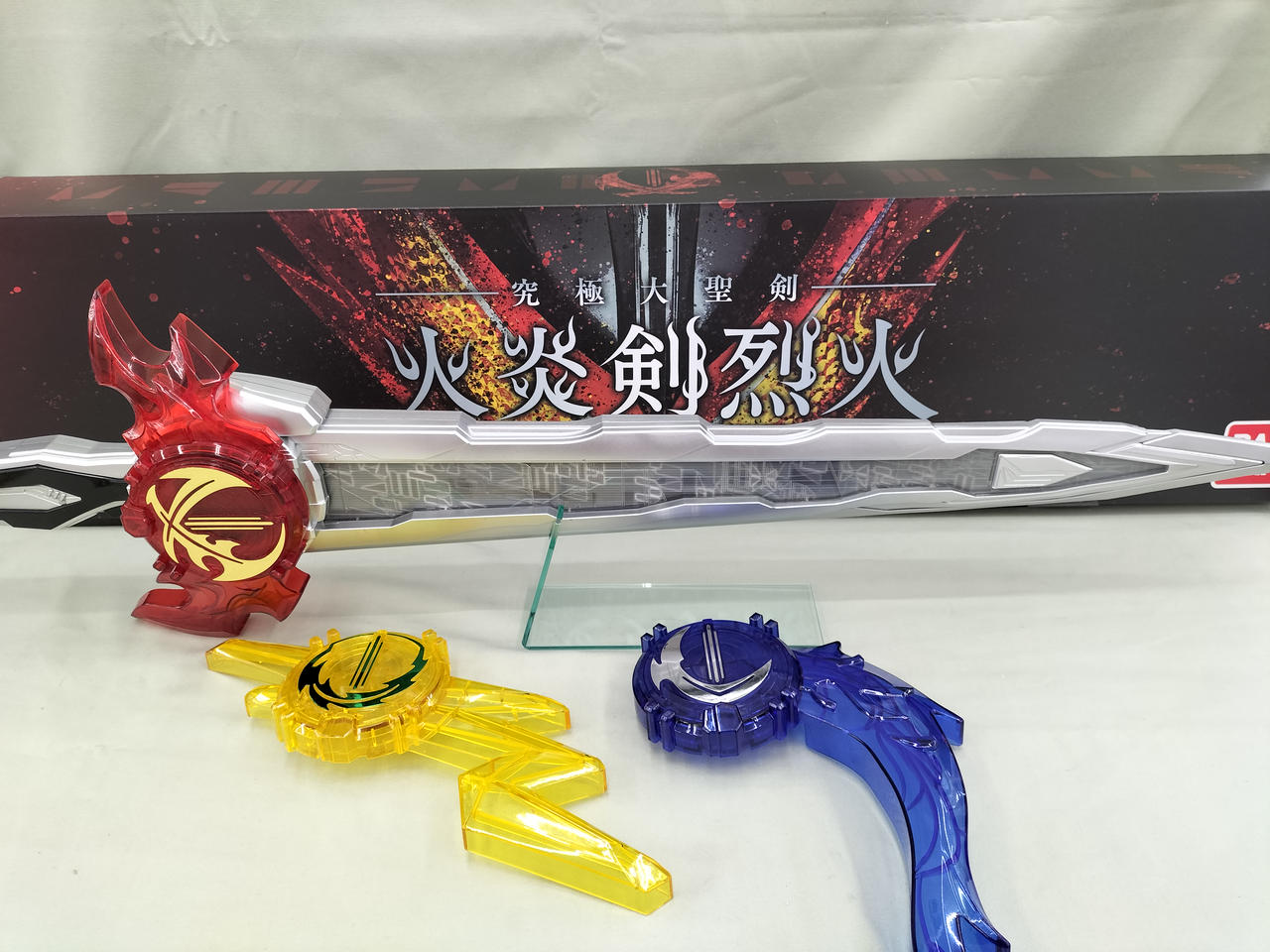究極大聖剣 仮面ライダーセイバー 火炎剣烈火 水勢剣流水・雷鳴剣黄雷