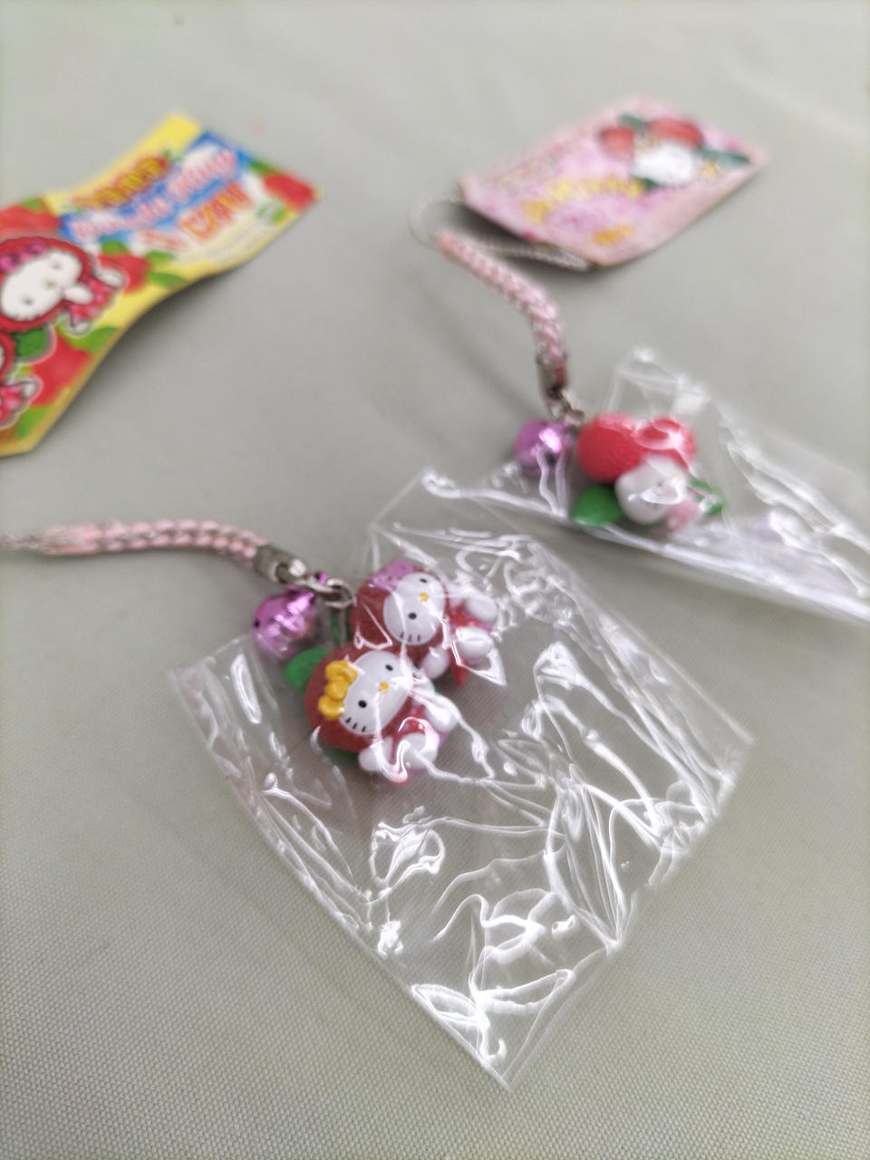ハローキティ ストラップ　本物紙幣の裁断片入り ハローキティ ストラップ 本物紙幣の裁断片入り 2025新入荷