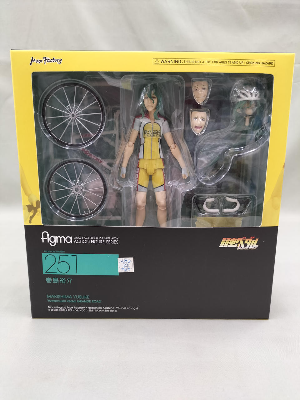 細かいパーツをマスキングで留めています。