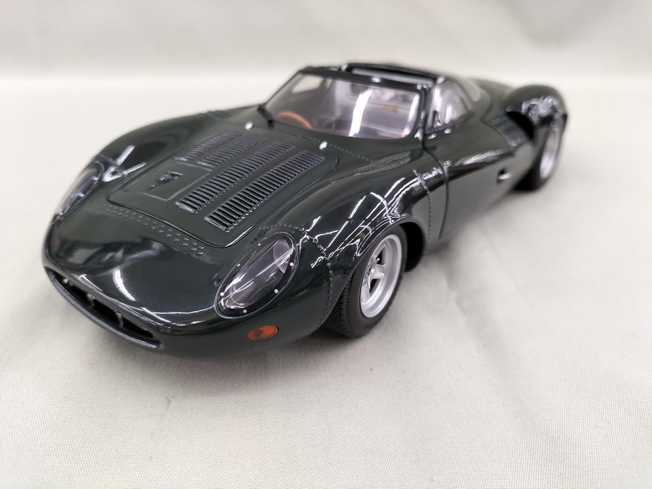 車　ＡＵＴＯ・ＡＲＴ　1/18　ＪＡＧＡＵＡＲ　ＸＪ１３　ダイキャストミニカー 1/18 Jaguar XJ13 Spider 1966 Classic (Green) Resin Model Car