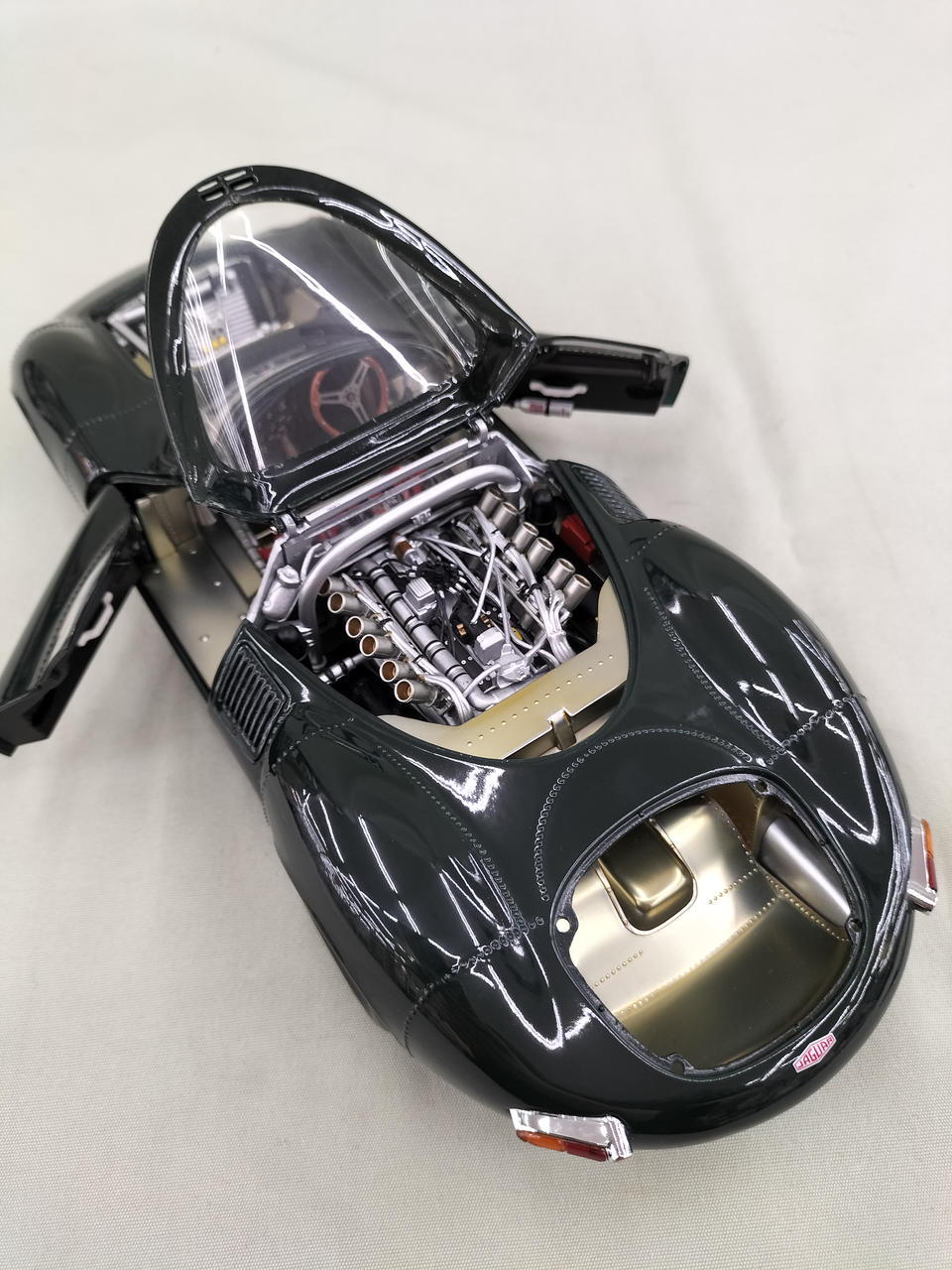 車　ＡＵＴＯ・ＡＲＴ　1/18　ＪＡＧＡＵＡＲ　ＸＪ１３　ダイキャストミニカー 1/18 Jaguar XJ13 Spider 1966 Classic (Green) Resin Model Car
