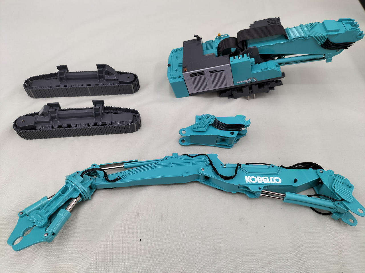 未開封　コベルコ SK1300D LC ロング1/50スケールモデル KOBELCO SK1300DLC-10 ULTRA LONG SPEC – Inconst