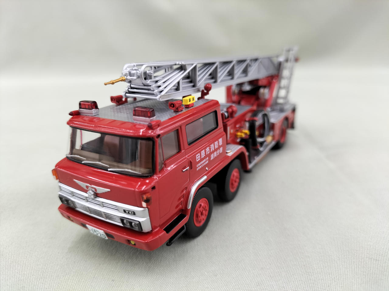 Takara Tomy - 日野TC343型はしご付消防車、日野KB324化学消防車セット トミーテック(TOMY TEC)|日野 TC343型 はしご付消防車|HARDOFF