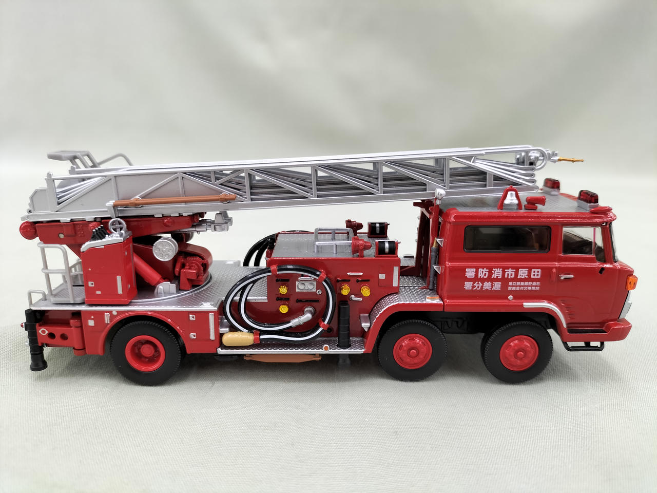 Takara Tomy - 日野TC343型はしご付消防車、日野KB324化学消防車セット トミーテック(TOMY TEC)|日野 TC343型 はしご付消防車|HARDOFF