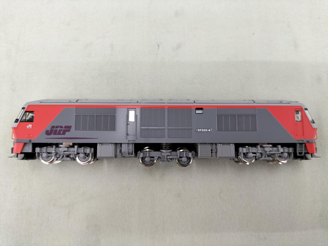 TOMIX DF200形 ディーゼル機関車 (登場時) 【新品,未使用品】 TOMIX】DF200形0番代（新塗装）2024年11月発売 | モケイテツ