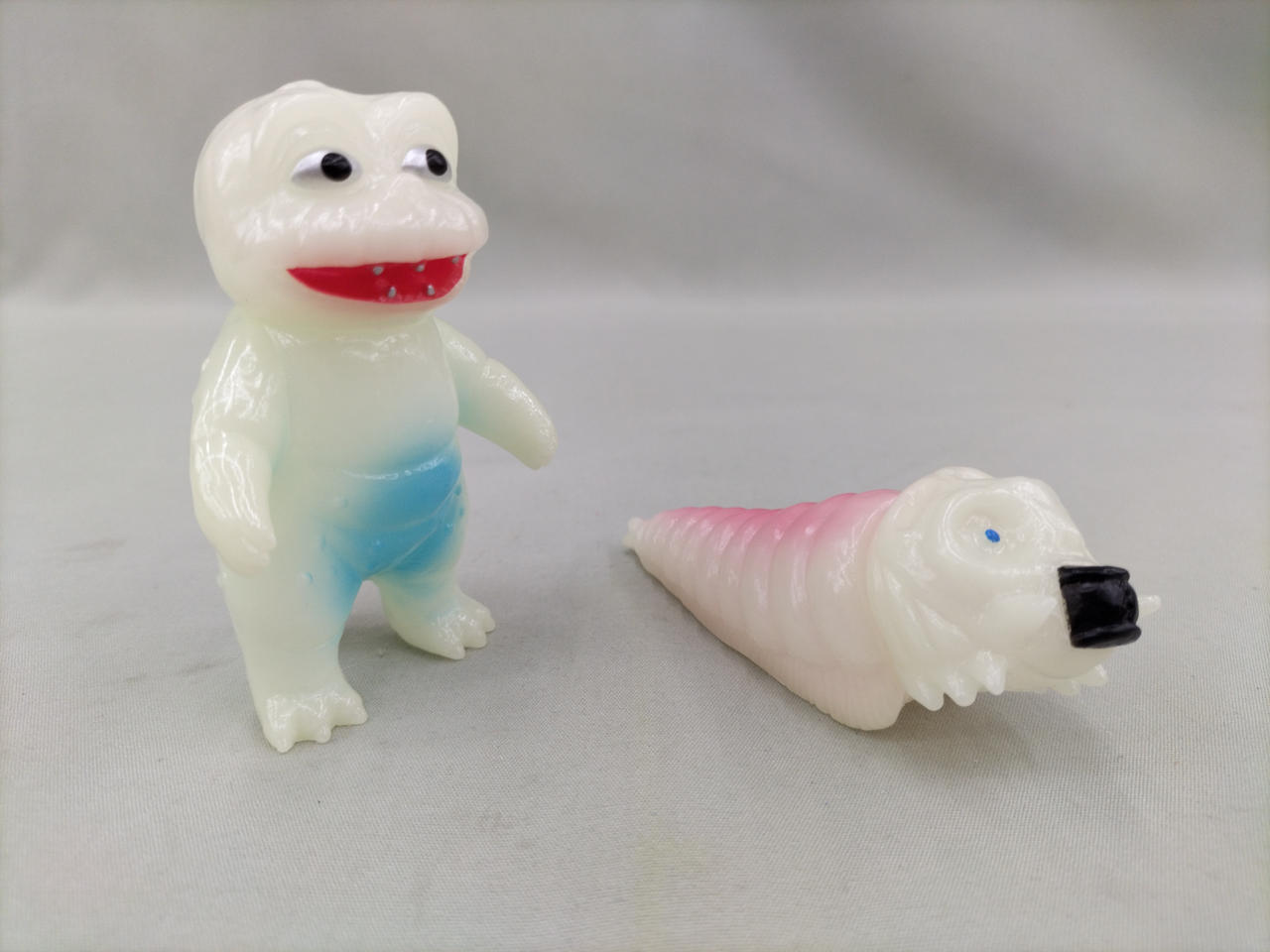 ワンフェス サンガッツ本舗 ミニラ モスラ幼虫 蓄光 gid Amazon.co.jp: サンガッツ本舗 ミニラ＆モスラ幼虫 ワンダー