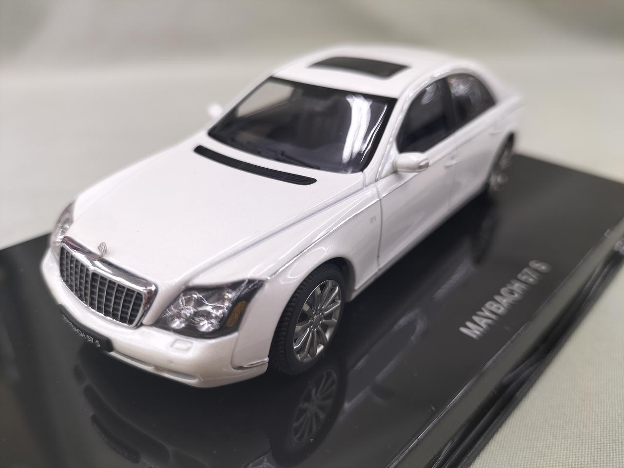 オートアート 1/43 マイバッハ 57 S 2005 ホワイト オートアート 1/43 マイバッハ 57 S 2005 ホワイト - メルカリ