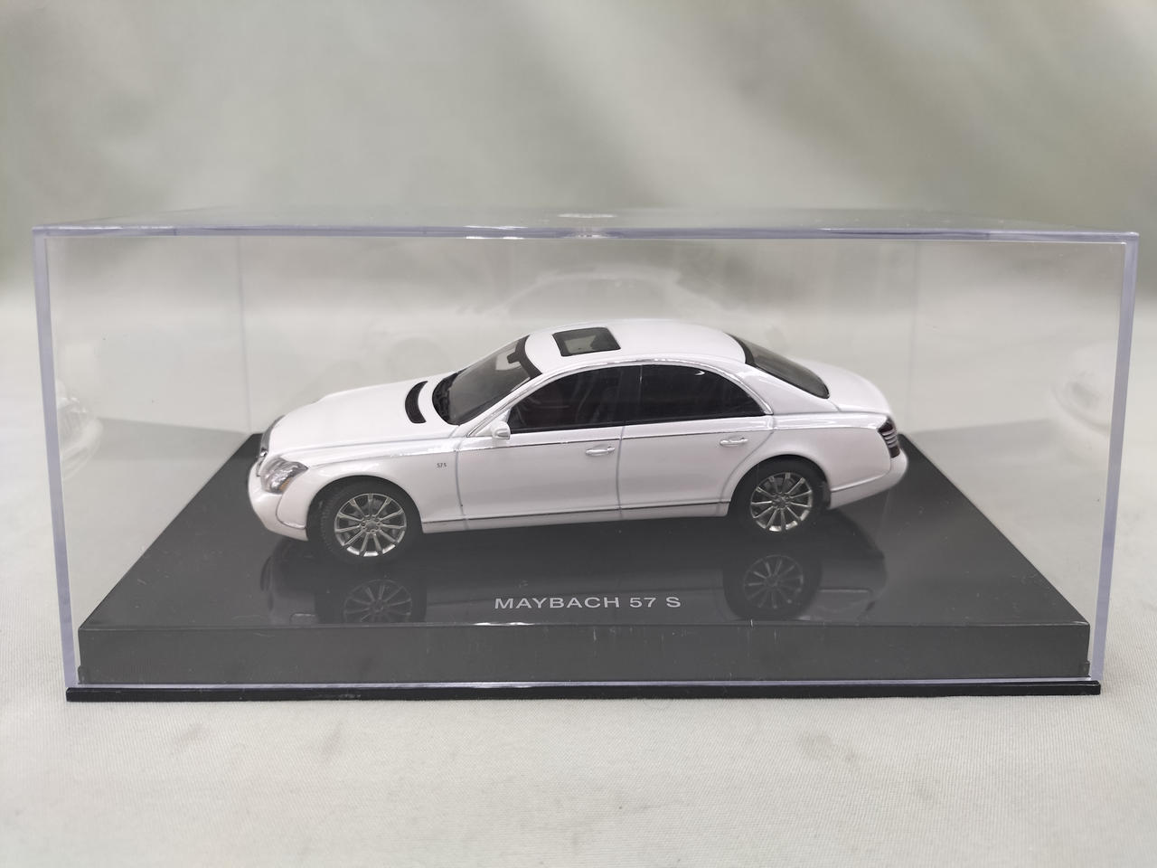 オートアート 1/43 マイバッハ 57 S 2005 ホワイト オートアート 1/43 マイバッハ 57 S 2005 ホワイト AUTOart 1:43