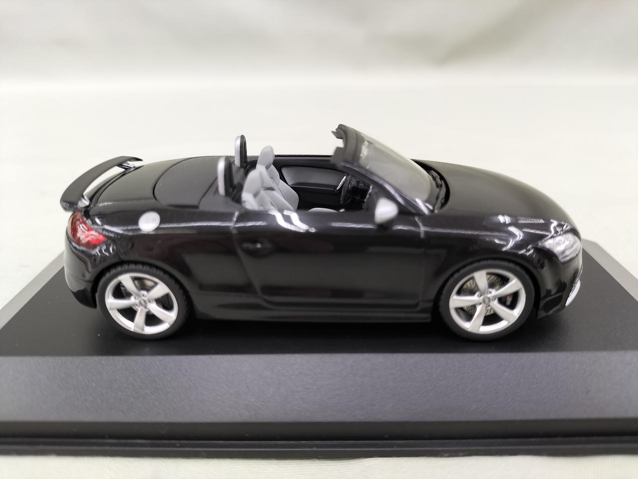 Audi   TT ロードスター　メタル TTロードスター（アウディ）の歴代モデル・グレード別カタログ