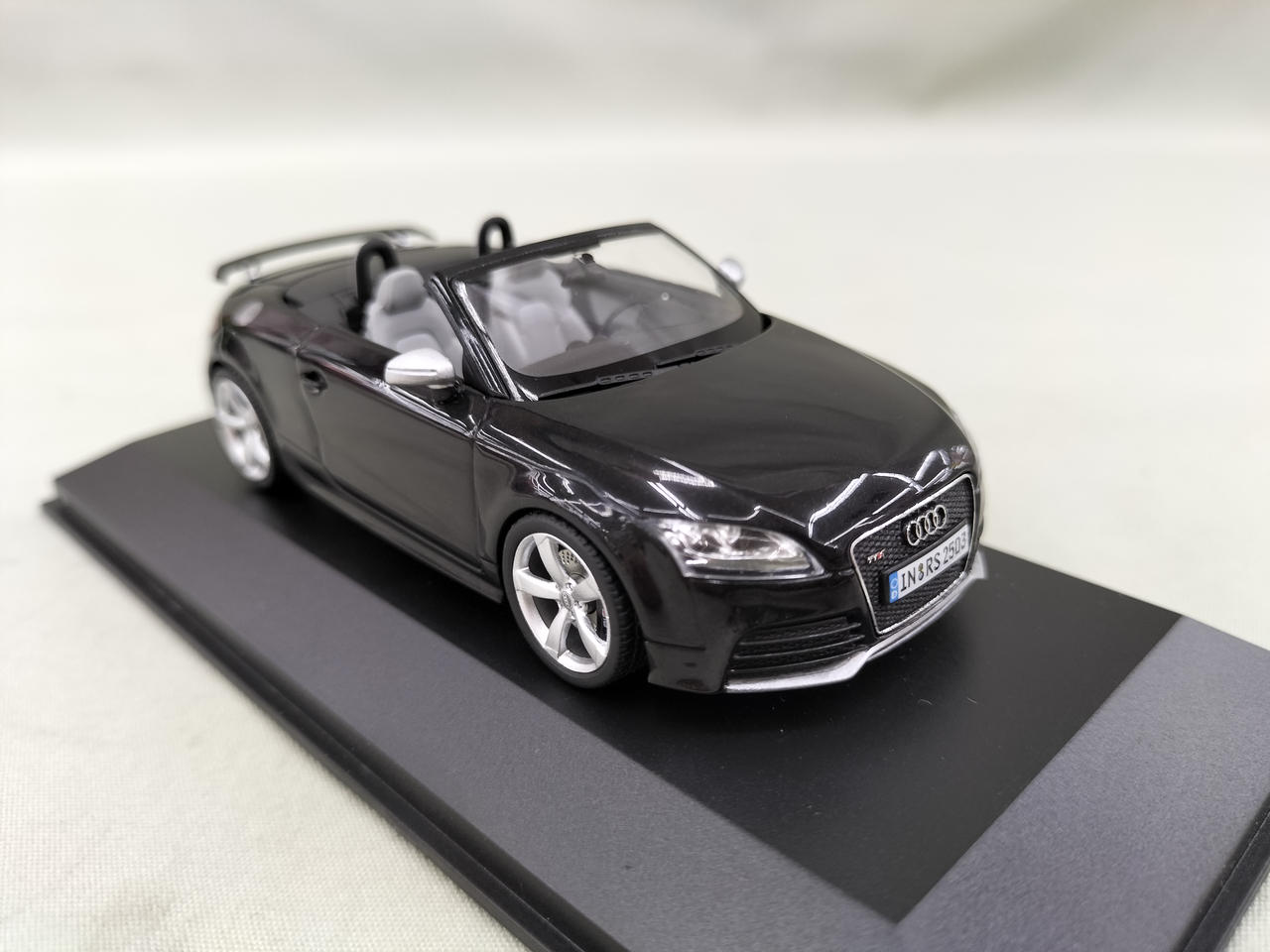 Audi   TT ロードスター　メタル アウディ(AUDI)|アウディTT RS ロードスター|HARDOFFオフモール