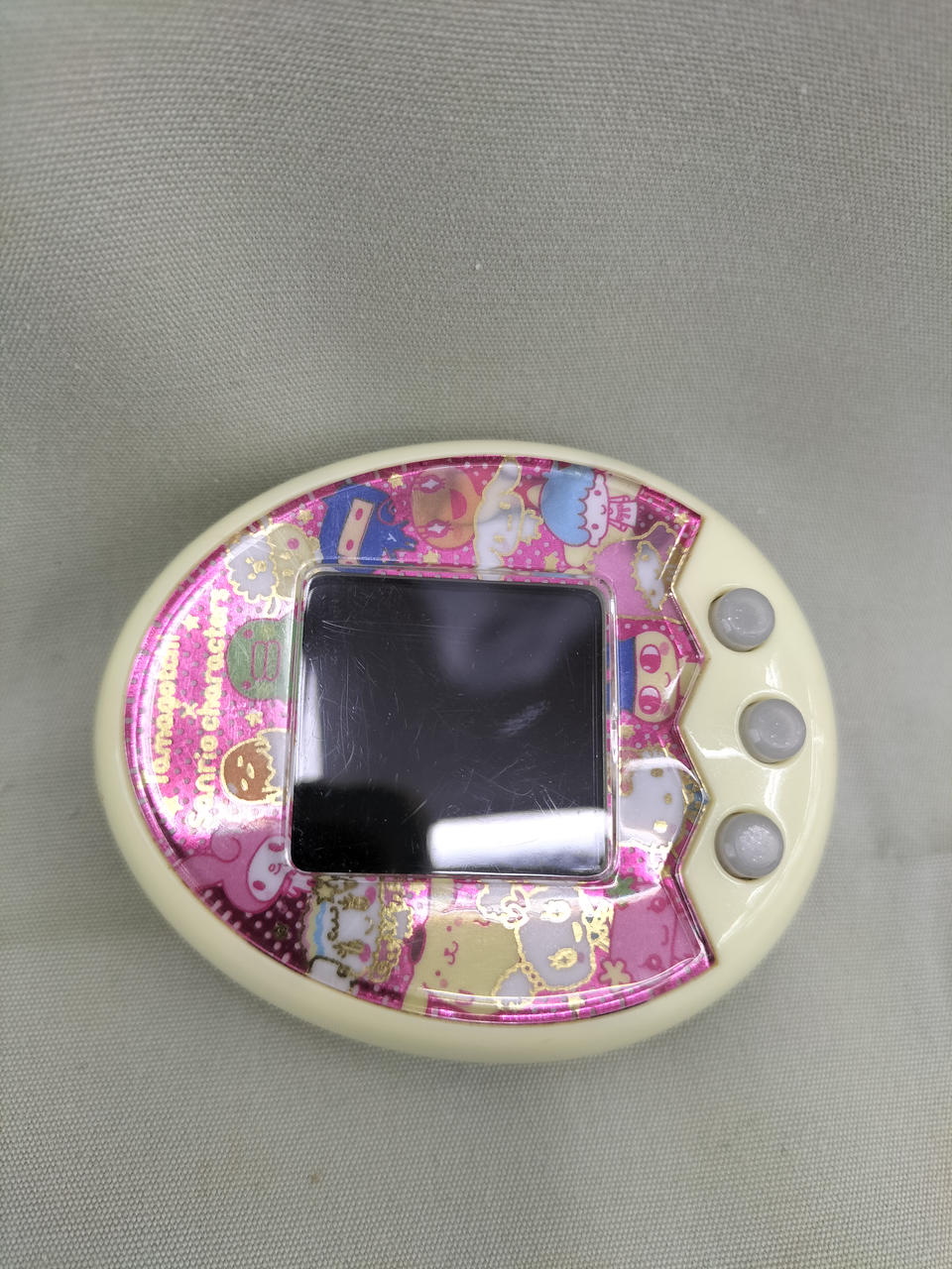 画面に細かいキズがあります。