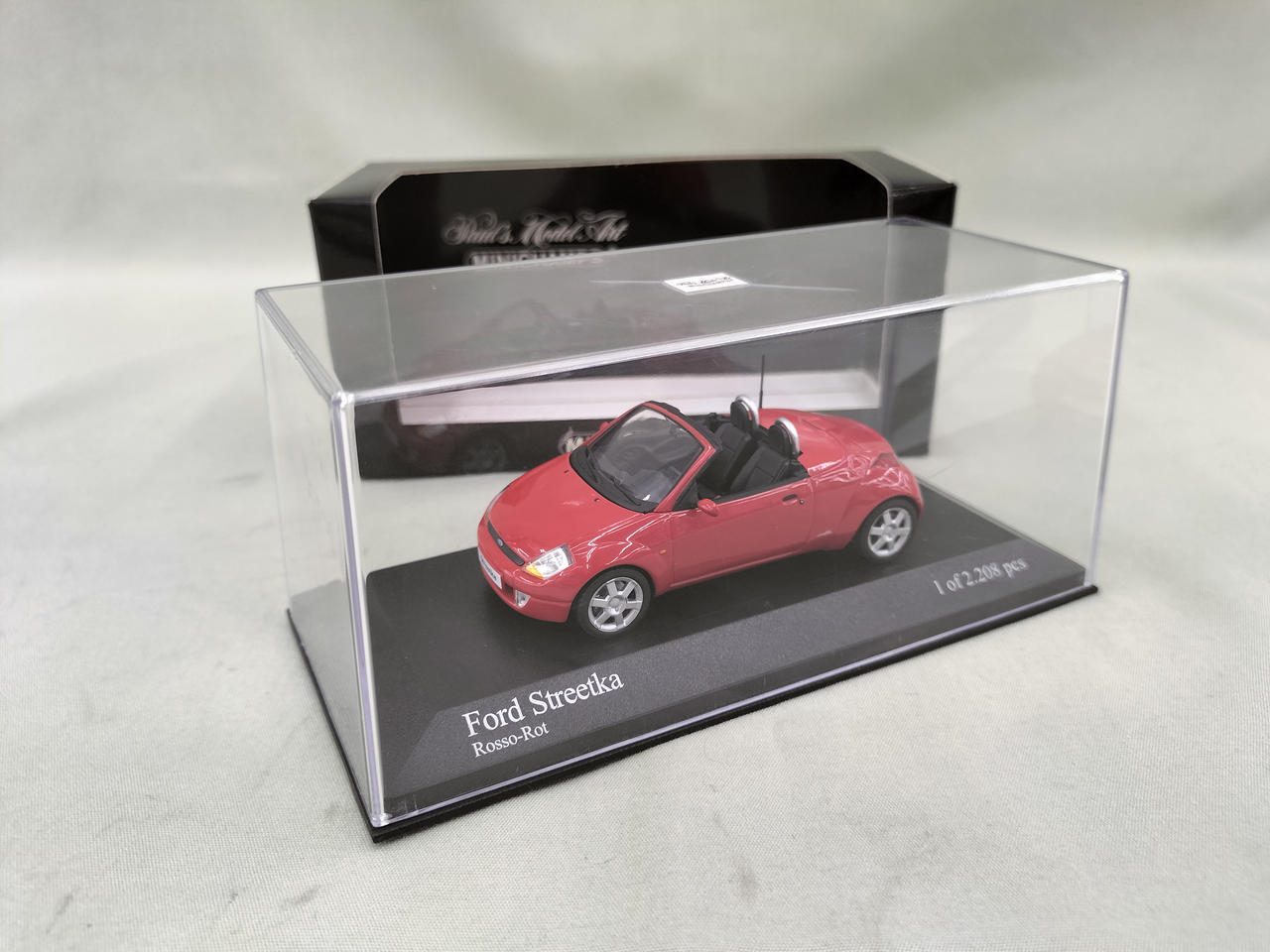 比較的美品ですがケースに割れがあります。