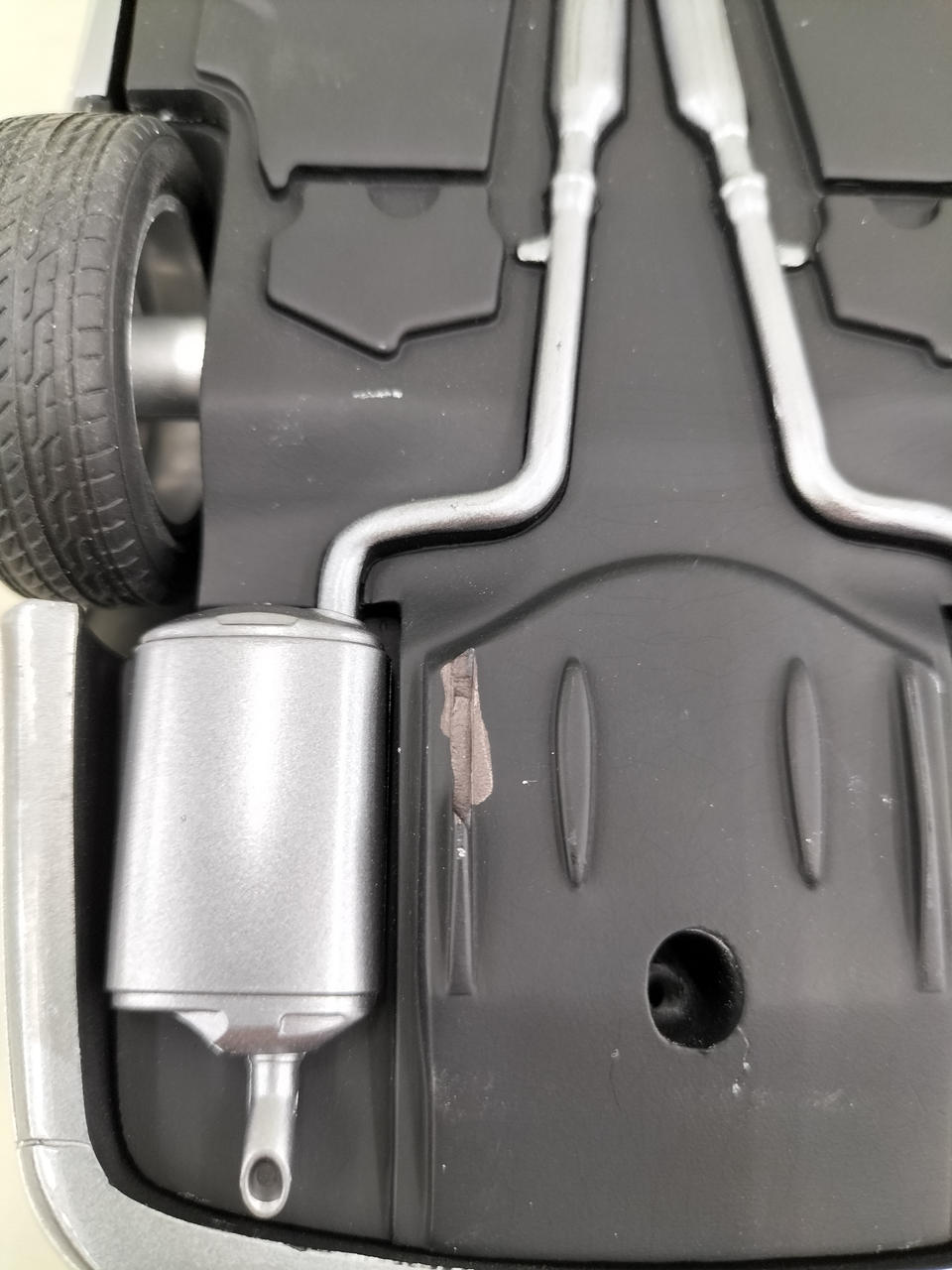 一部が欠けています。