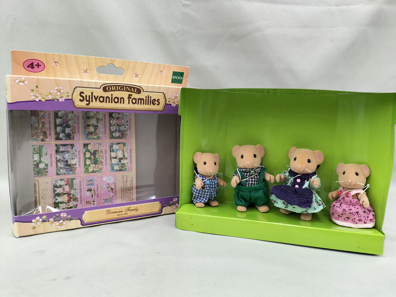 外箱に傷みがあります。