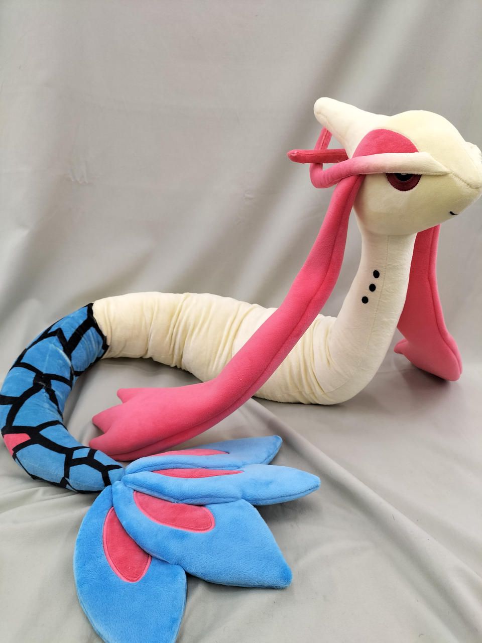 新品 ポケモンセンター ミロカロス ロングにょろにょろぬいぐるみ 未開封 ロングにょろにょろぬいぐるみ ミロカロス ｜【公式】ポケモンセンター