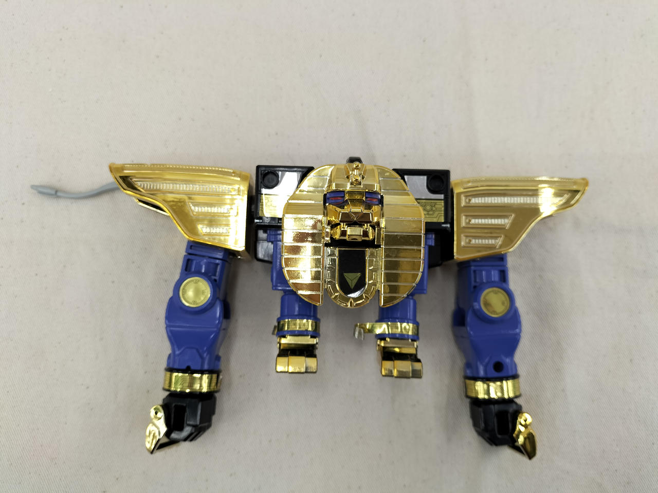 パーツが固くなっており動かしにくいです。