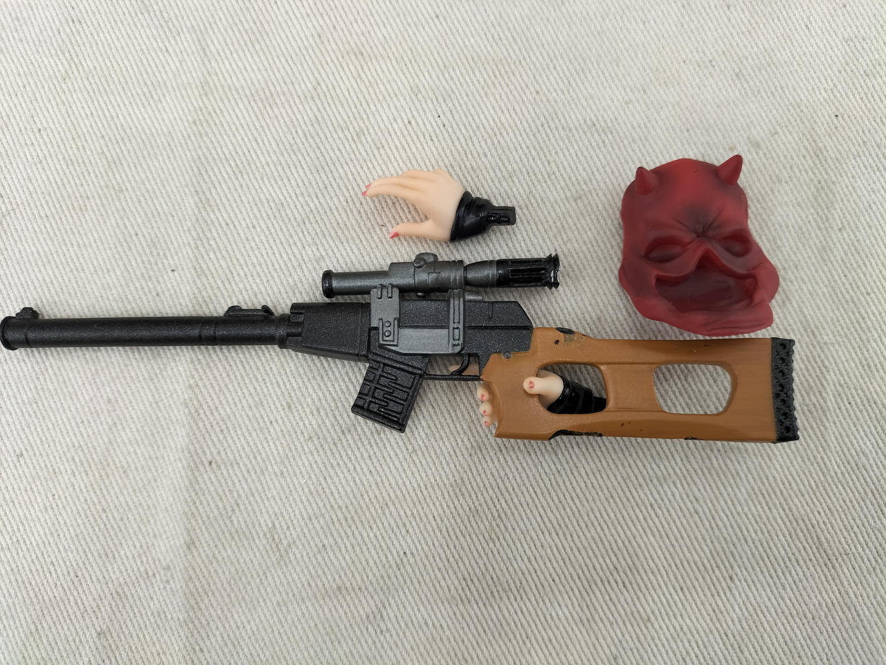 銃に塗装剥げがあります。