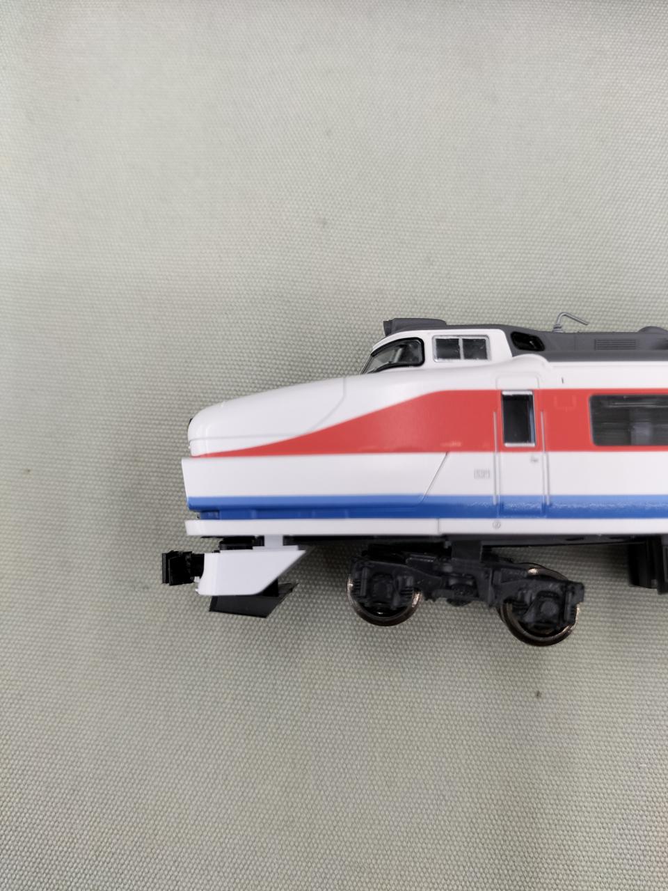 ボディと床下との接続が少し緩いです。