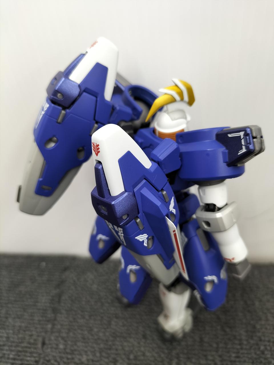 右バーニアの可動軸が緩いです。