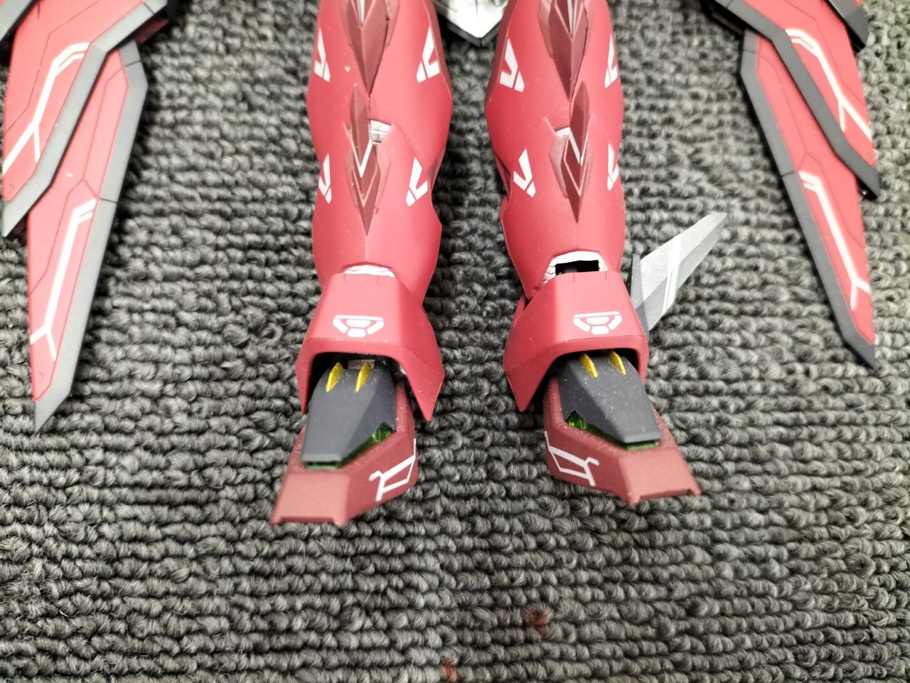 右脚羽パーツ破損欠品。