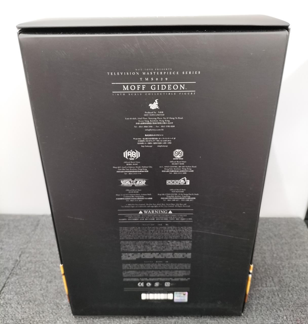 裏面擦り傷あり。