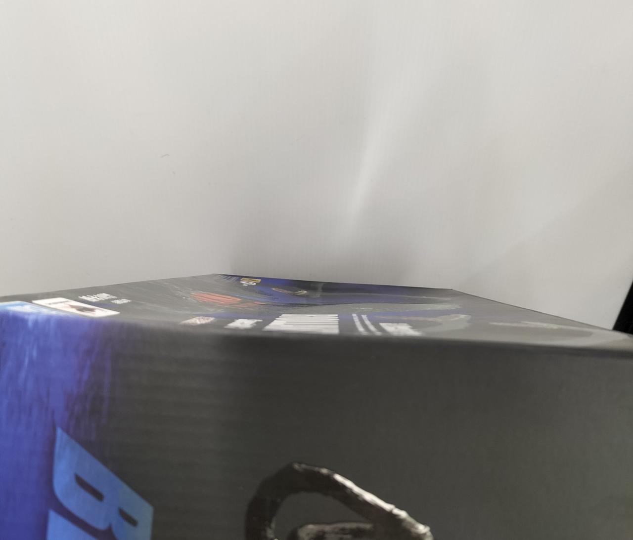 ※箱正面が凹んでます。