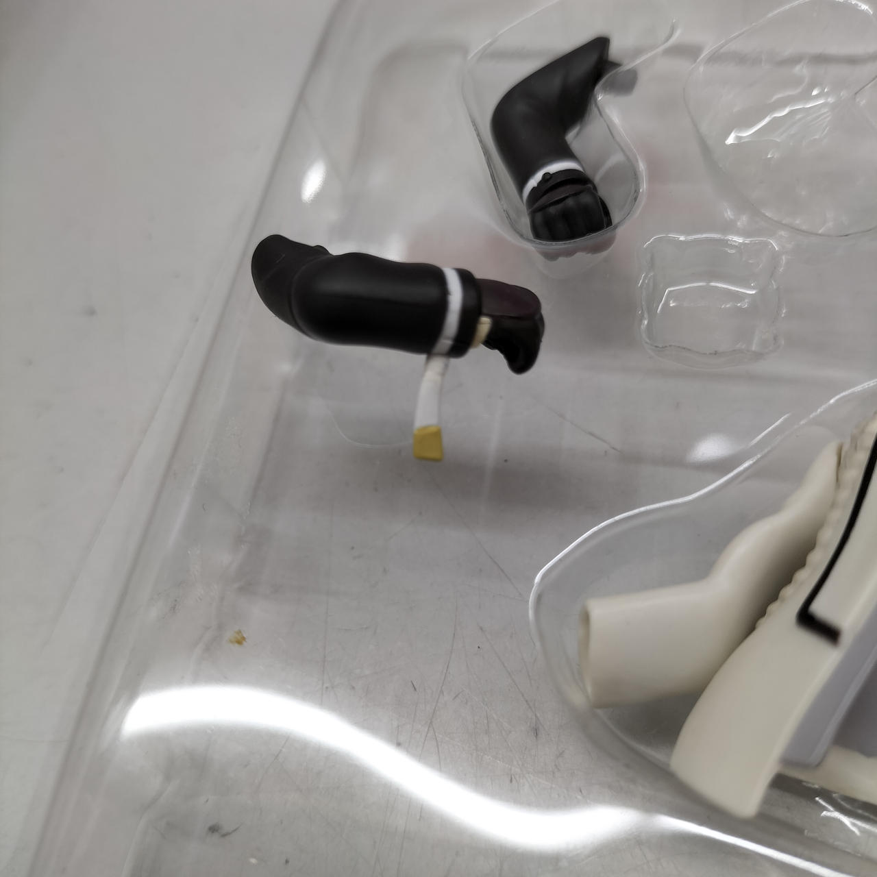 手首のパーツが取れやすいです。