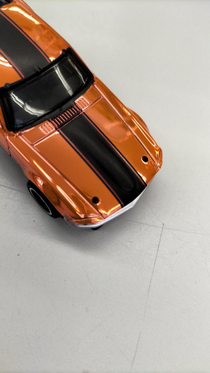 小さい点のキズがあります。✱右側フロント