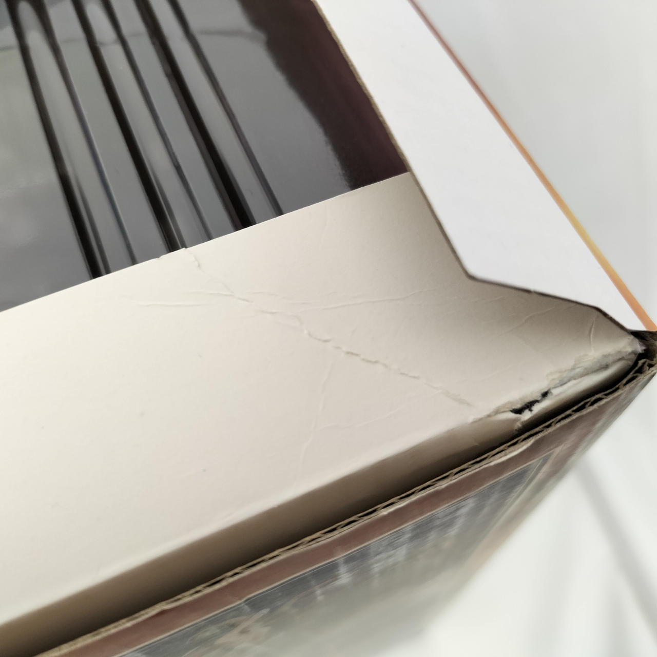 箱ダメージあり。