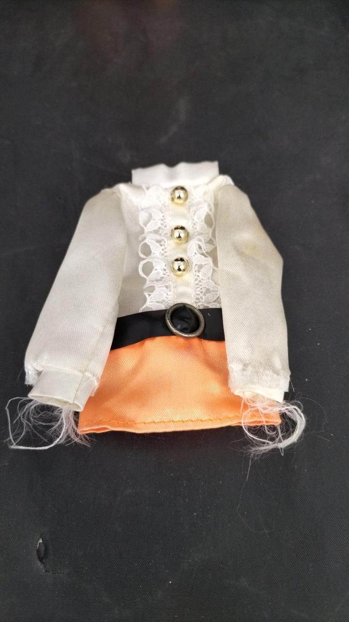 ほつれ、破損あり。