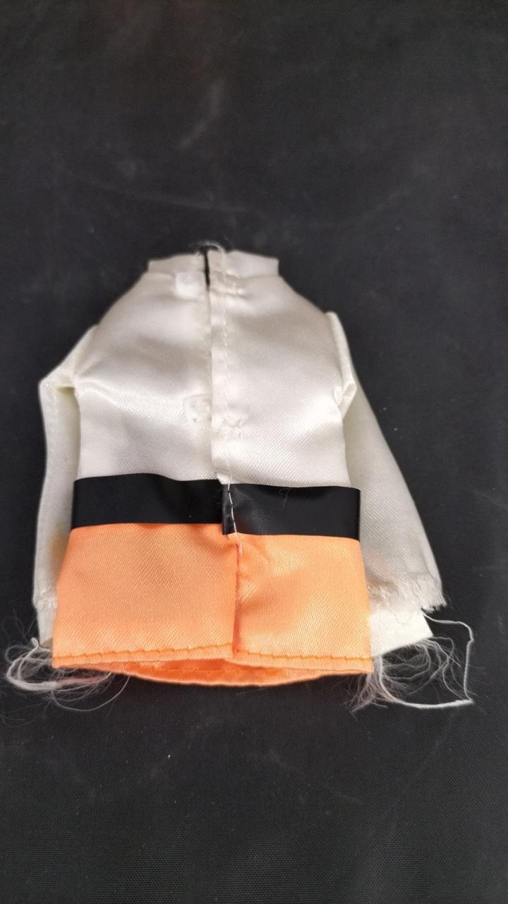 ほつれ、破損あり。