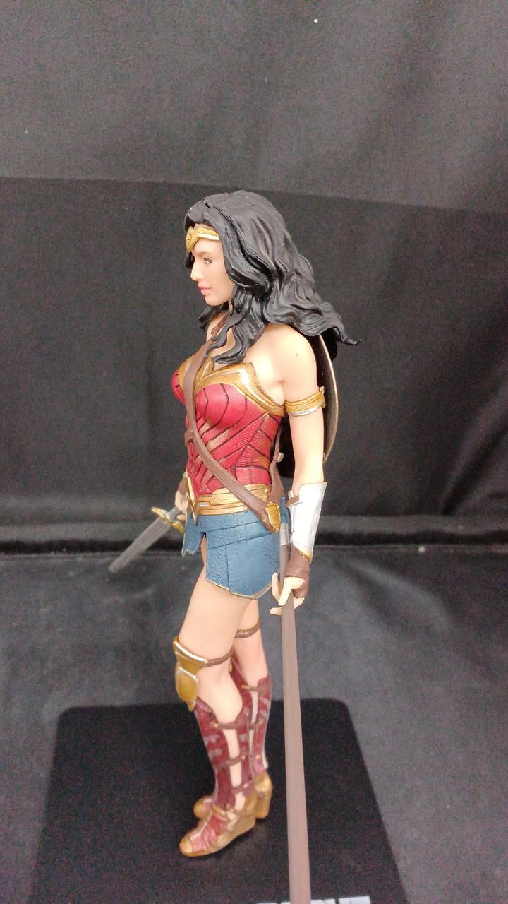 ★ JUSTICE LEAGUE ワンダーウーマン 1/10スケールフィギュア Amazon.co.jp: ARTFX+ JUSTICE LEAGUE ワンダーウーマン 1/10