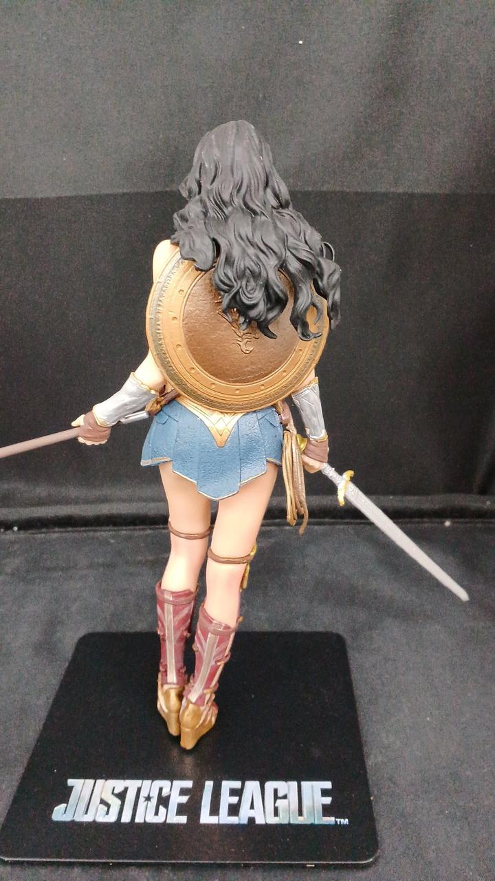 ★ JUSTICE LEAGUE ワンダーウーマン 1/10スケールフィギュア Amazon.co.jp: ARTFX+ JUSTICE LEAGUE ワンダーウーマン 1/10