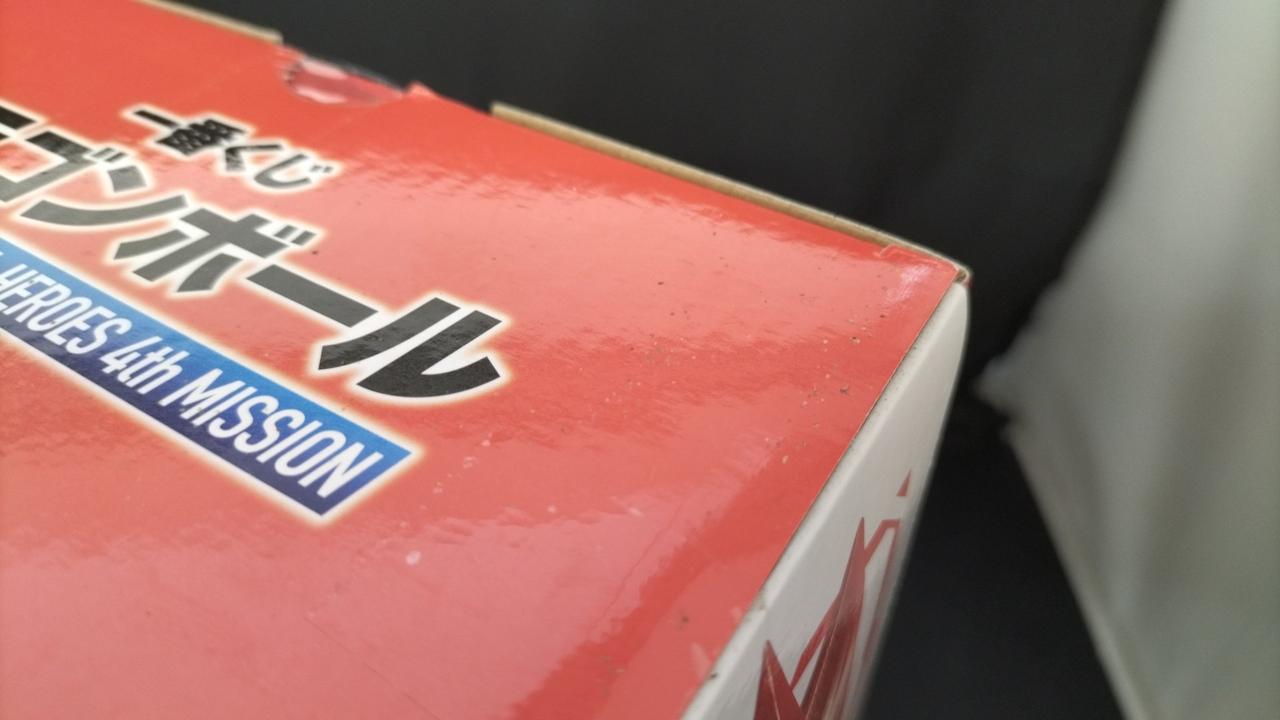 箱に一部汚れあり