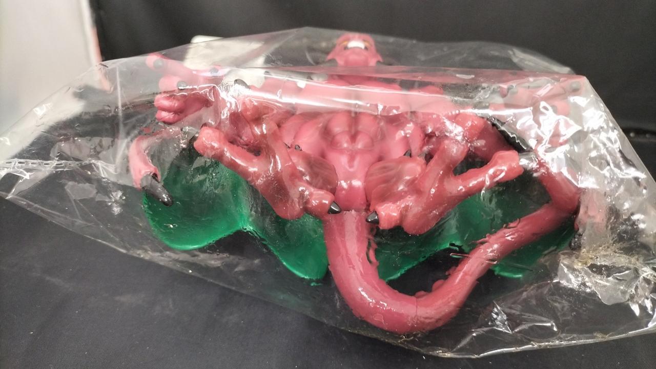 劣化によるベタつきがあるようです