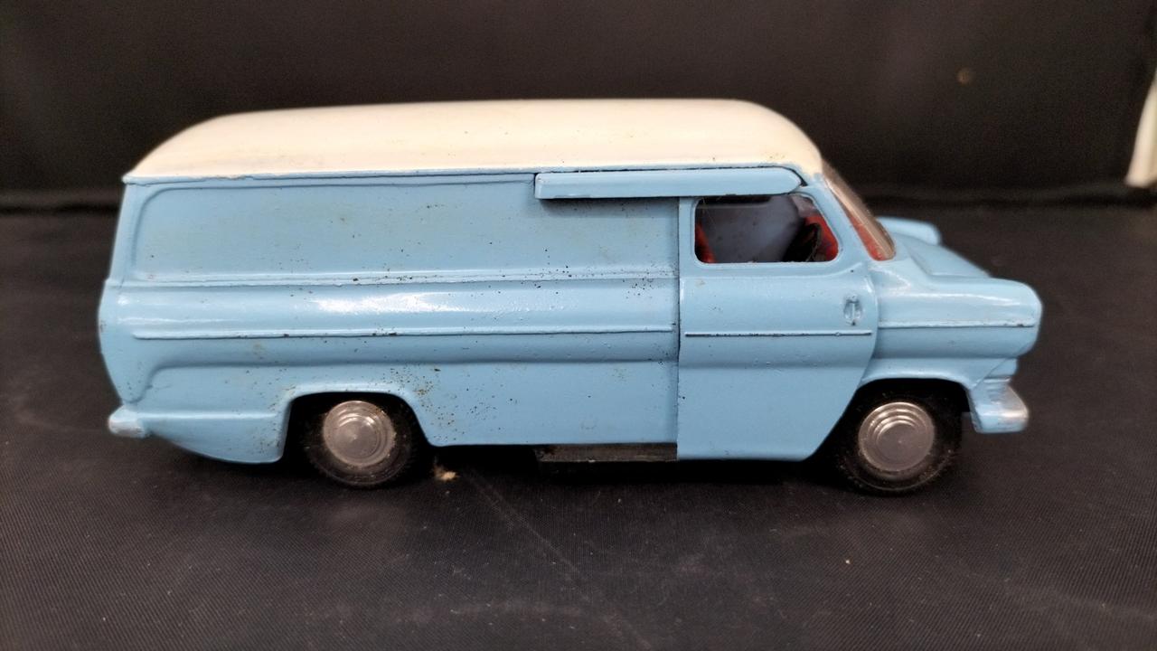 Dinky Toys ミニカー 3台セット 長期保管品 傷 汚れあり 当時もの Dinky Toys ミニカー 3台セット 長期保管品 傷 汚れあり 当時もの