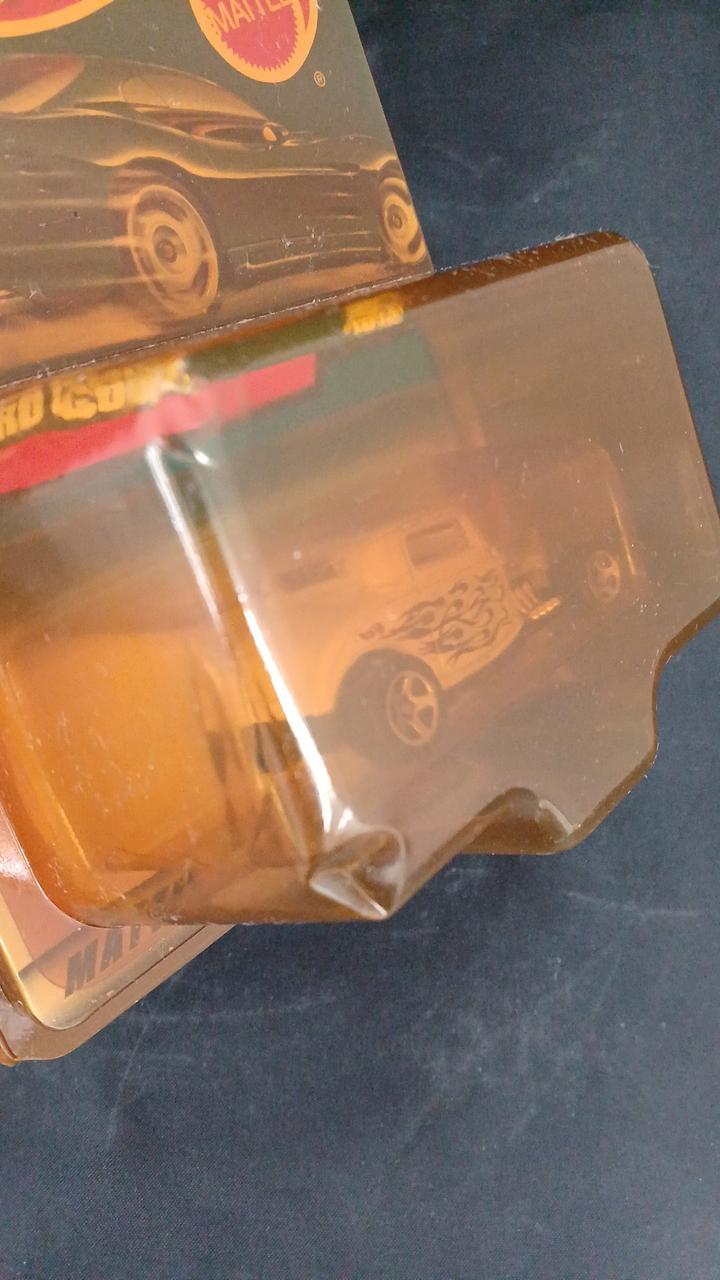 ブリスター凹みあり。