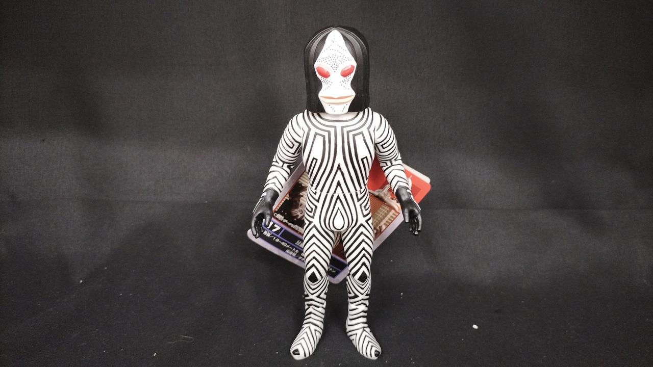 【バンダイ　タグ付　美品　三面怪人ダダ】ソフビ人形 三面怪獣ダダソフビ人形旧造形版 背中塗装有1992年製 日本製