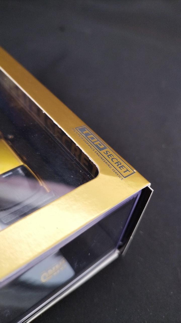 外装ケース曲がりあり